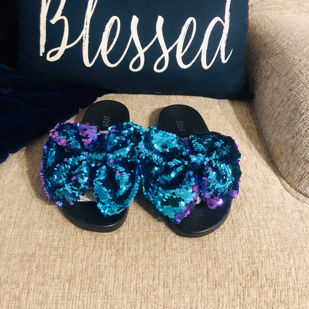 H2K Sequin Bow Slides